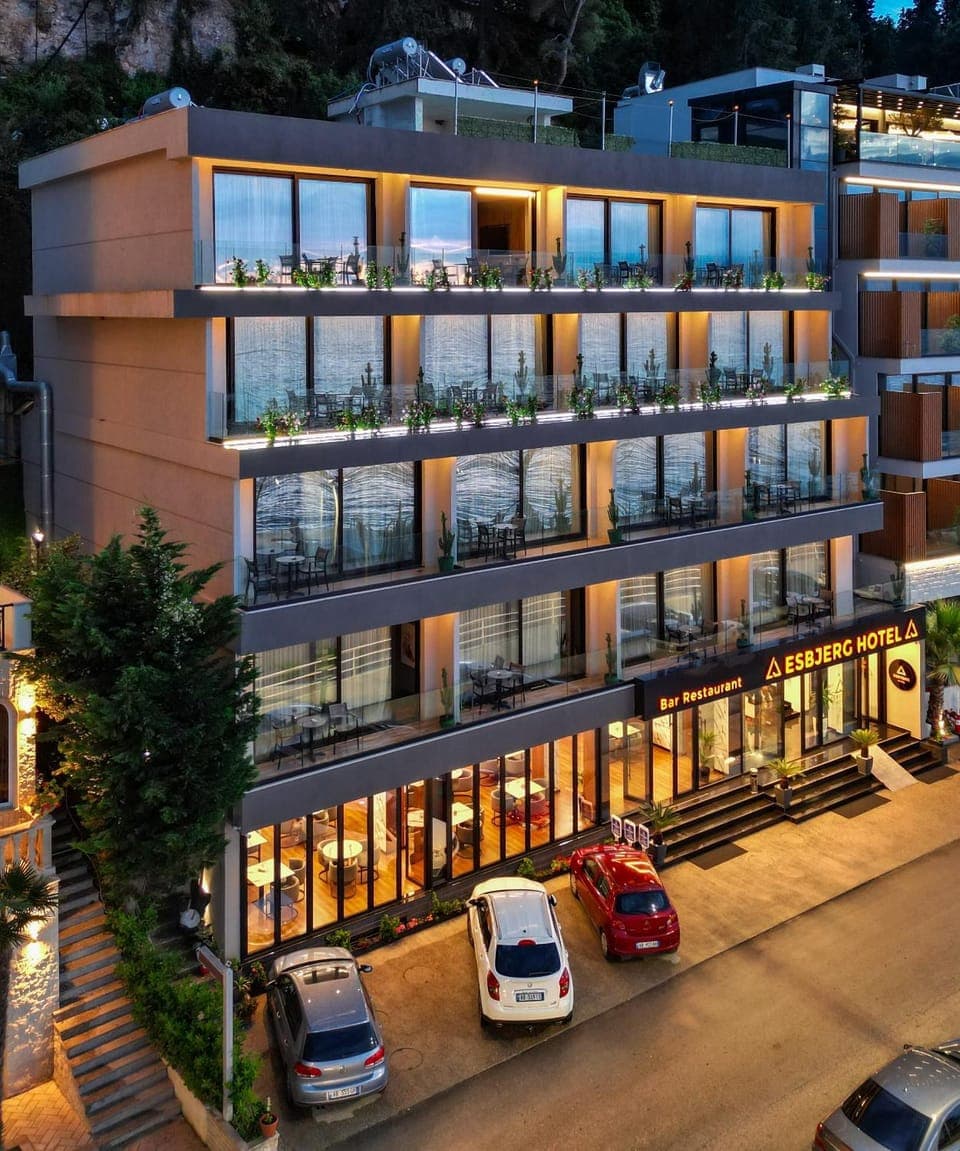 Property building, Facade/entrance