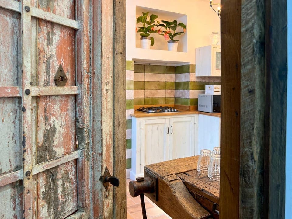 Kitchen or kitchenette