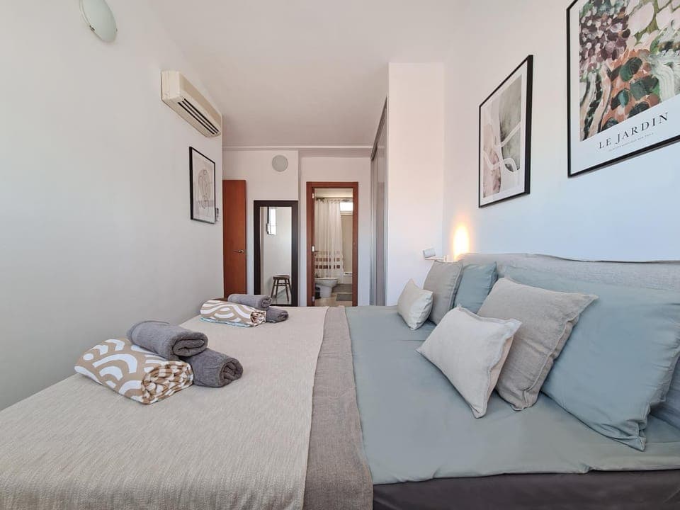Bed, Bedroom