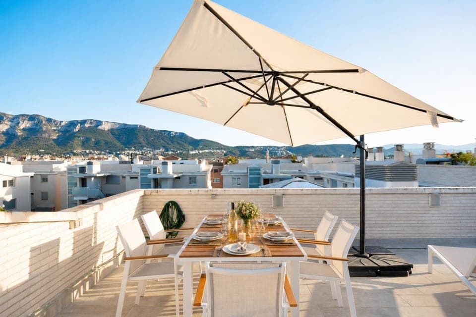 Balcony/Terrace, Dining area, Mountain view