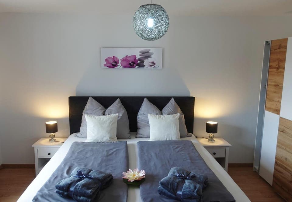 Bed, Photo of the whole room