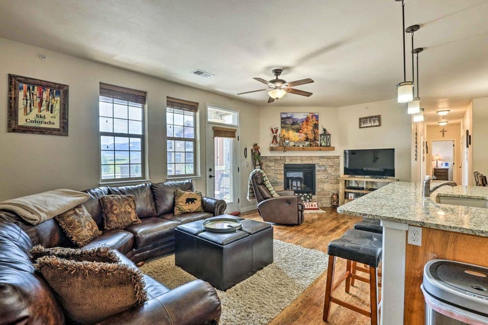 Balcony & Grill: Mtn-View Retreat in Granby! House in Granby
