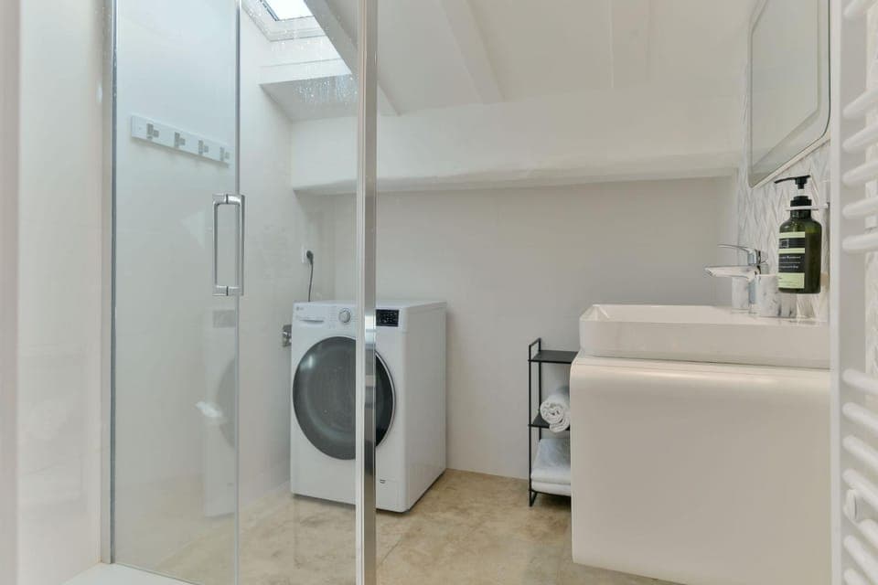 Shower, Bathroom, towels, washing machine, dryer