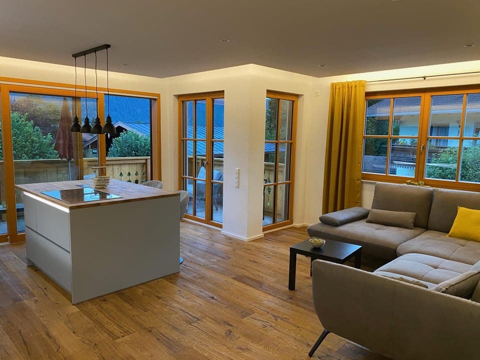 Kitchen or kitchenette, Living room, Seating area, kitchen