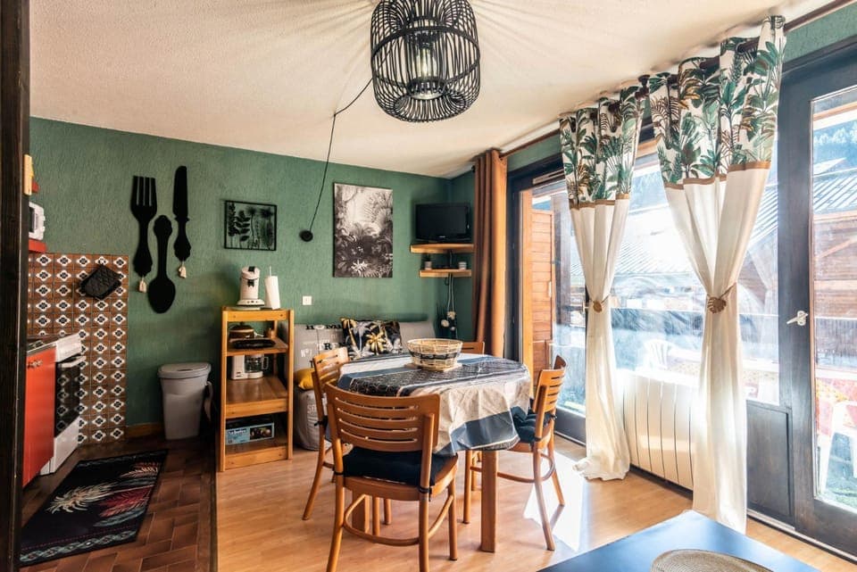 Bed, TV and multimedia, Kitchen or kitchenette, Living room, Dining area