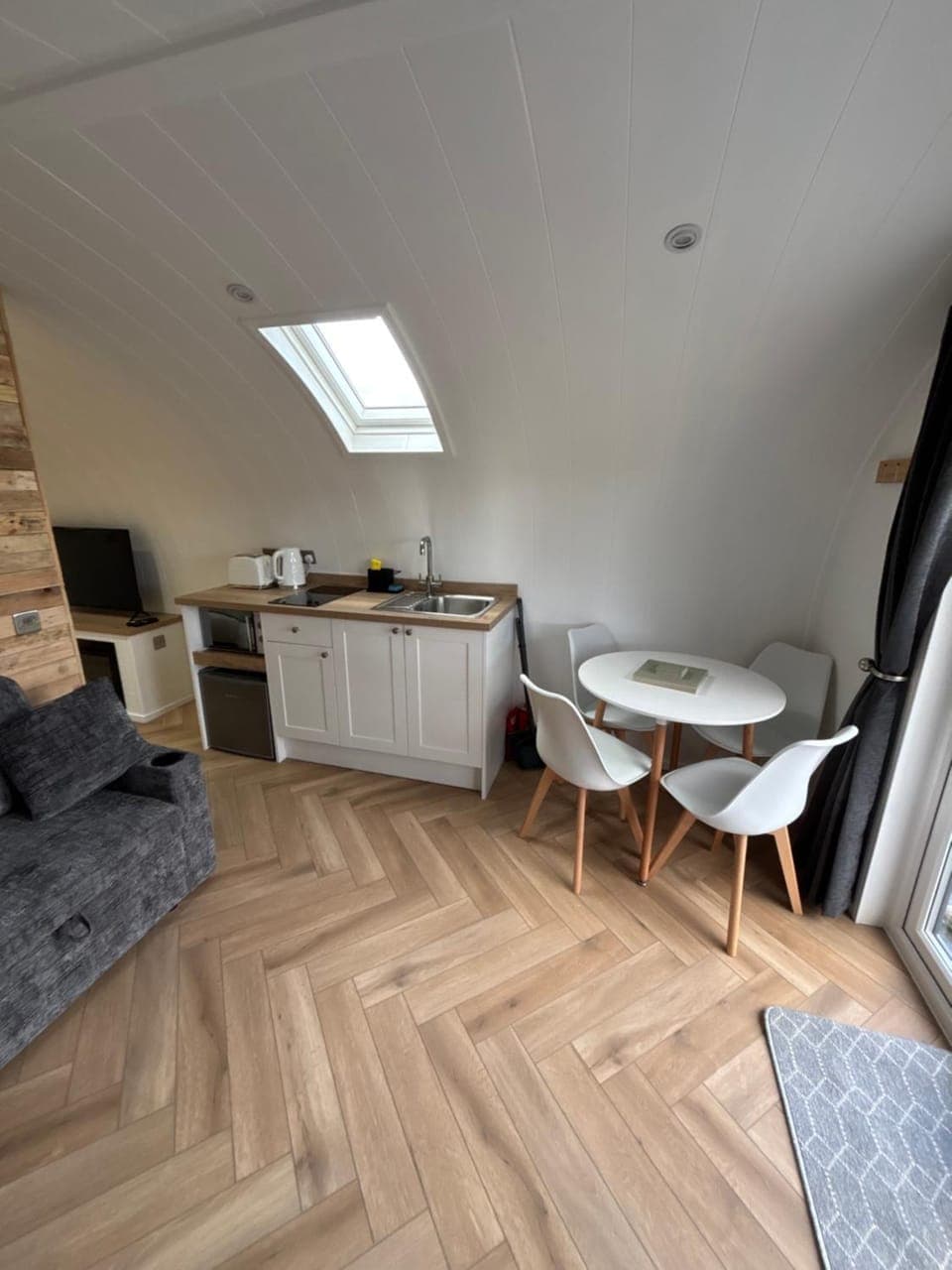 Kings Caves Glamping Campground/ 
RV Resort in England