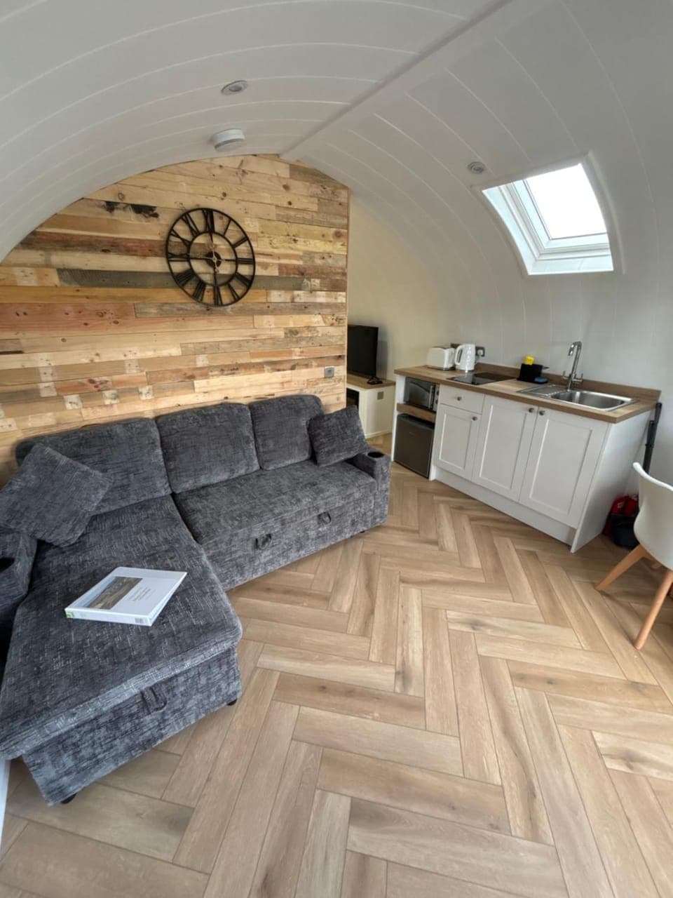 Kings Caves Glamping Campground/ 
RV Resort in England