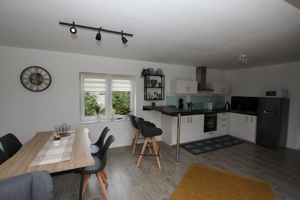 Kitchen or kitchenette, Seating area, Dining area, stove