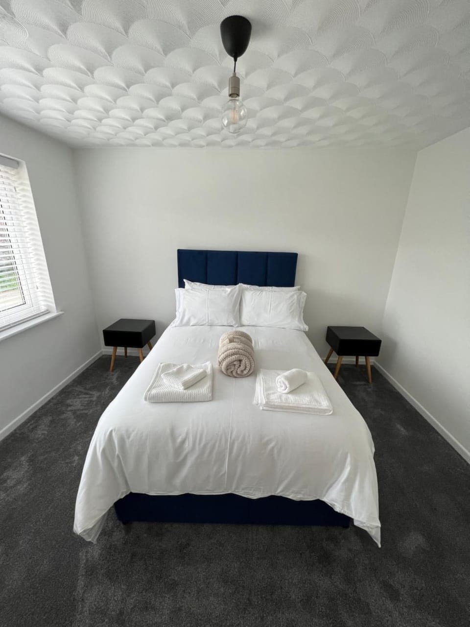 Bed, TV and multimedia, Bedroom