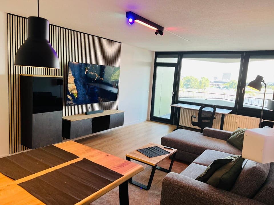 TV and multimedia, Living room, Photo of the whole room, Seating area, Dining area