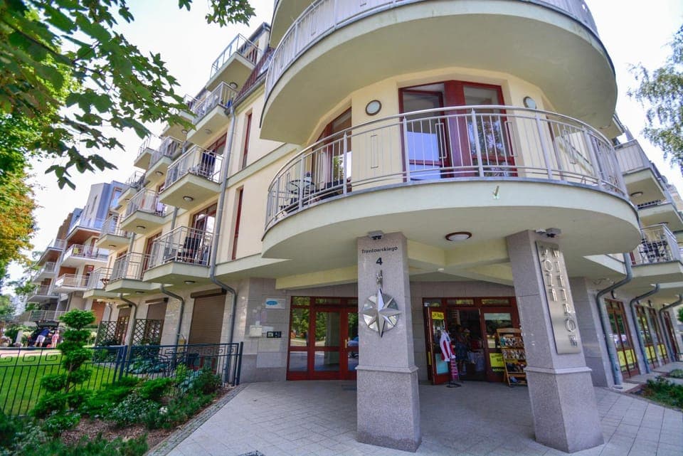 Facade/entrance, Floor plan