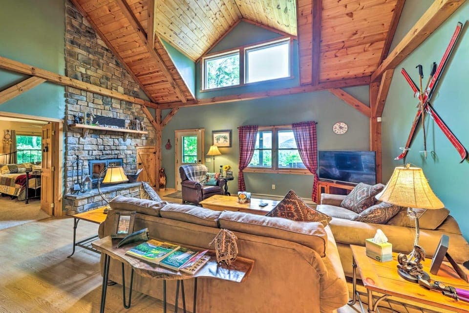 Slaty Fork Escape w/ Mountain View + Hot Tub! House in Shenandoah Valley
