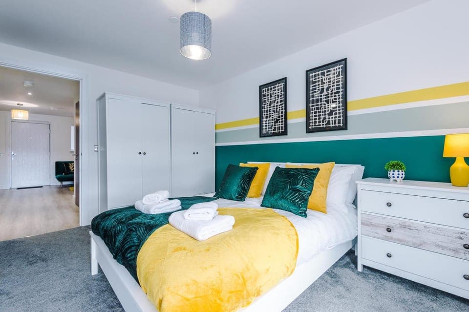 Photo of the whole room, Bedroom