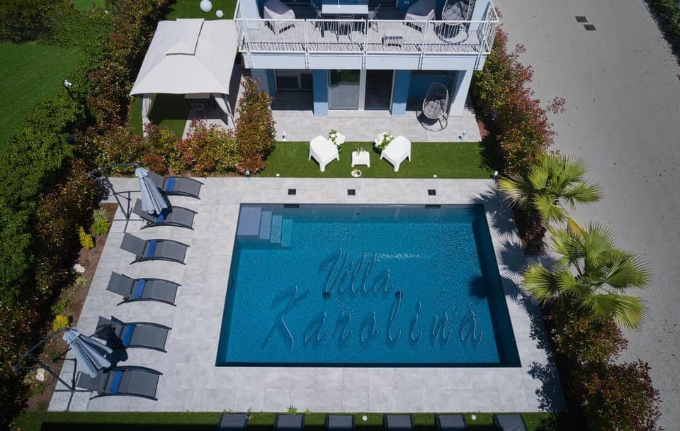 Property building, Pool view, Swimming pool, sunbed