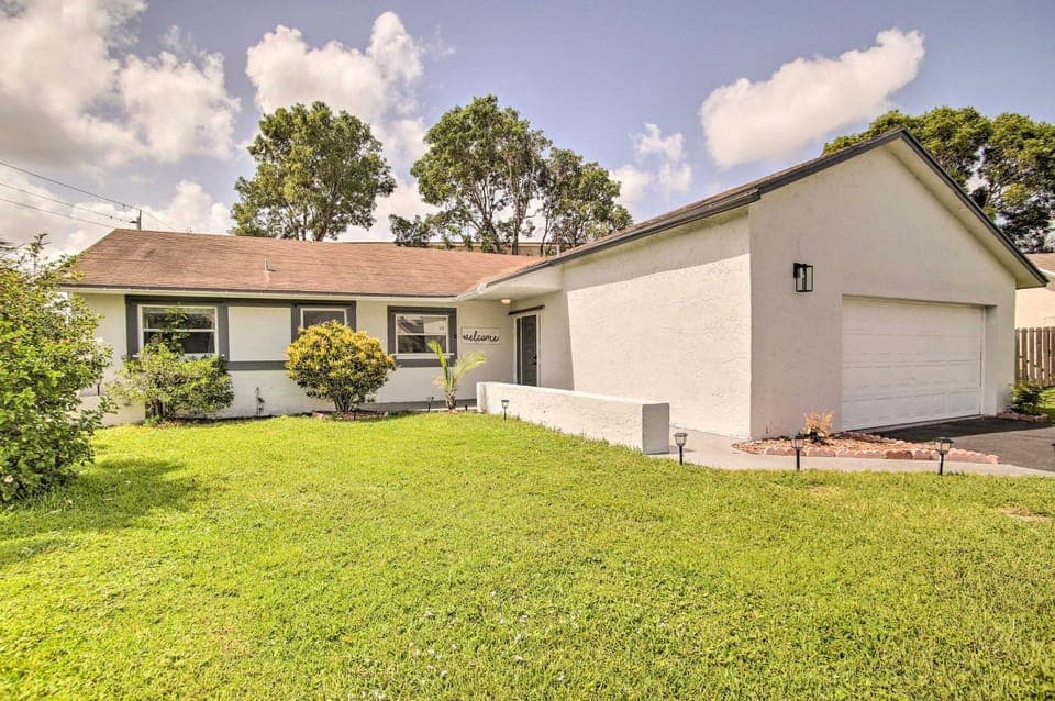 Lovely Lauderhill Retreat < 12 Mi to Beach! House in Lauderhill