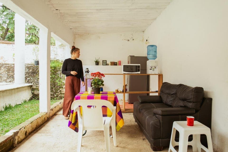 Kitchen or kitchenette, minibar