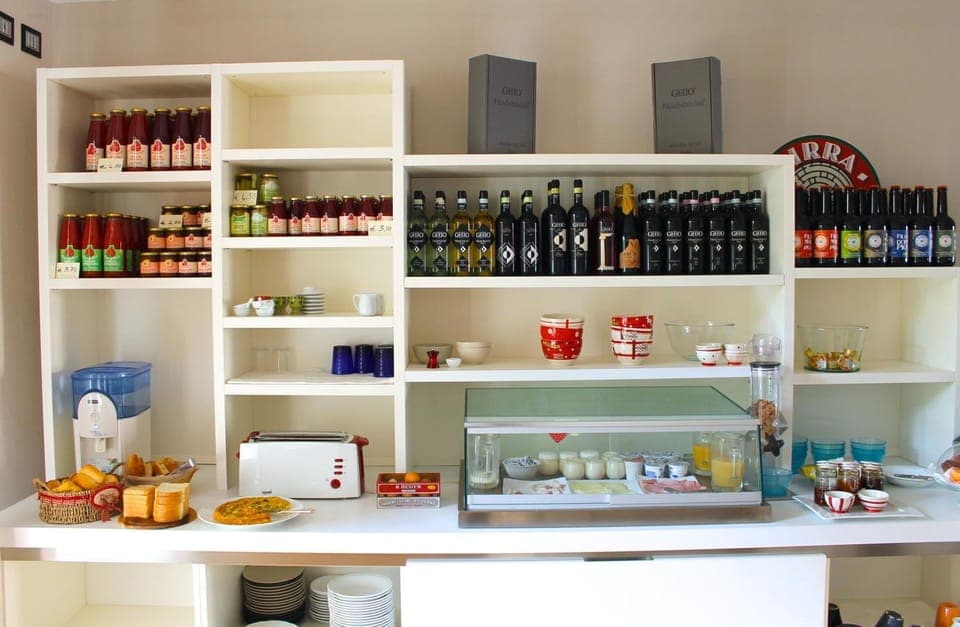 Lounge or bar, Food and drinks