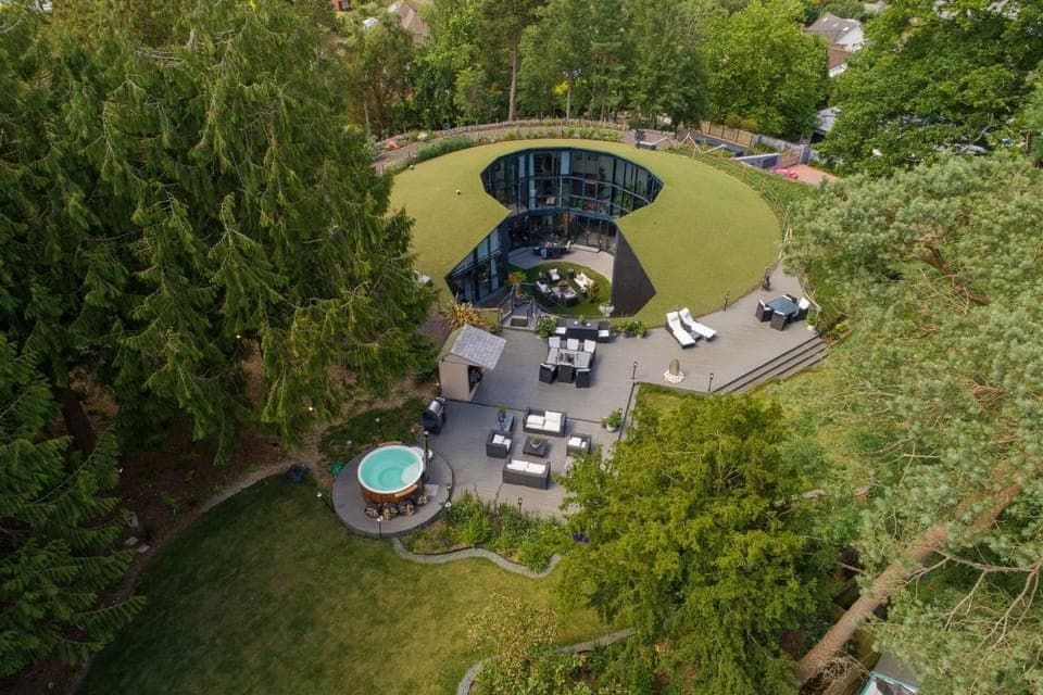 Natural landscape, Bird's eye view, Hot Tub, Garden view, Parking