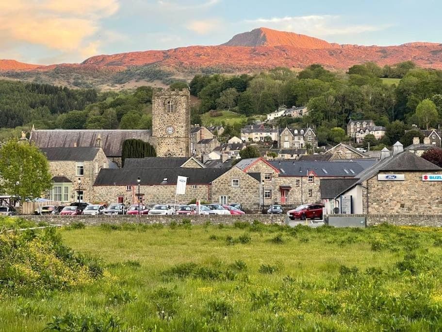 Natural landscape, Mountain view, Area and facilities