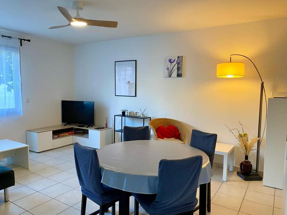 Communal lounge/ TV room, Living room, Seating area, Dining area