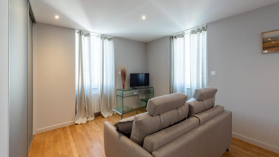 Communal lounge/ TV room, TV and multimedia, Living room, Seating area