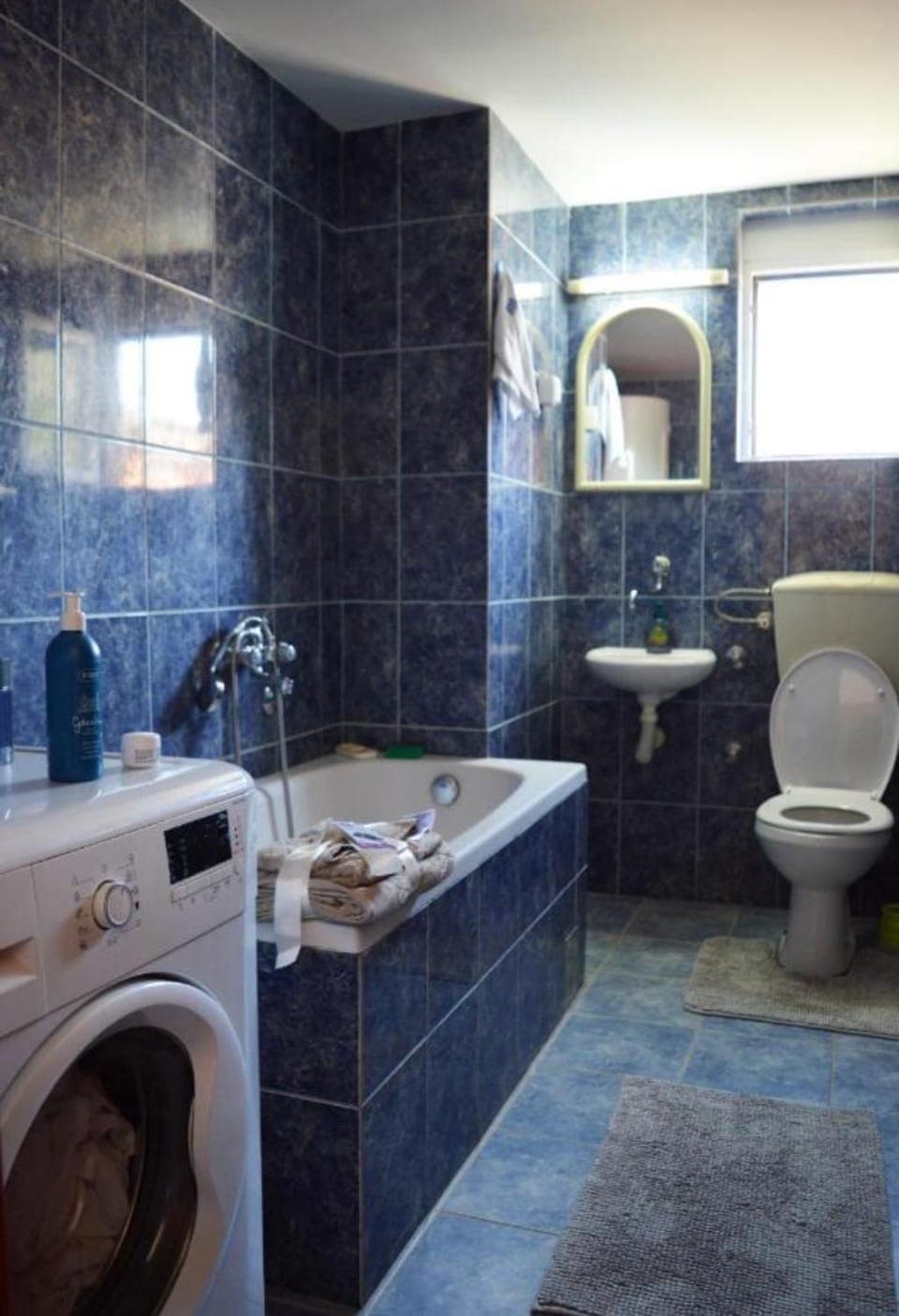 Toilet, Bathroom, Bath, towels, washing machine