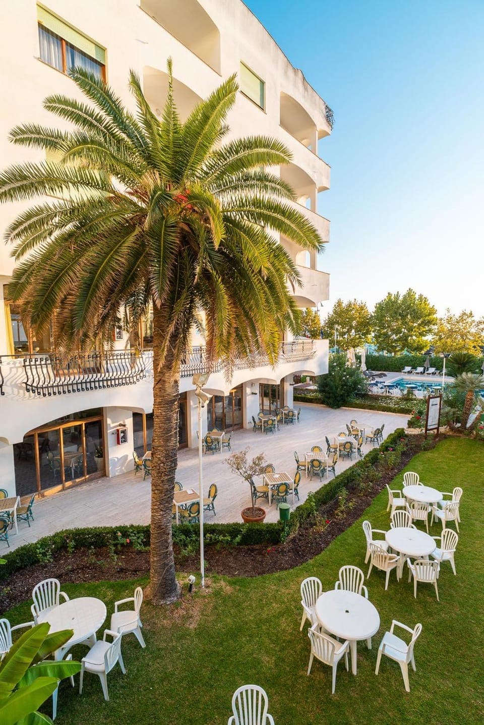 Restaurant/places to eat, Garden, Lounge or bar, Pool view, Area and facilities, Swimming pool