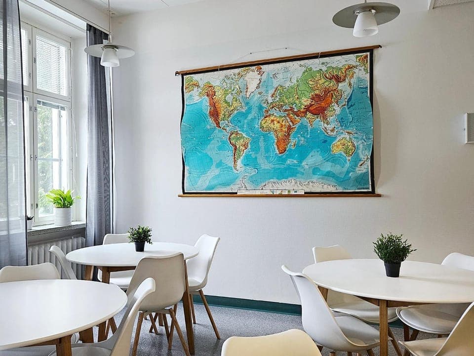 Food and drinks, Seating area, Dining area, Food