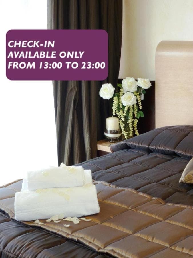 Logo/Certificate/Sign, Text overlay, Certificate/Award