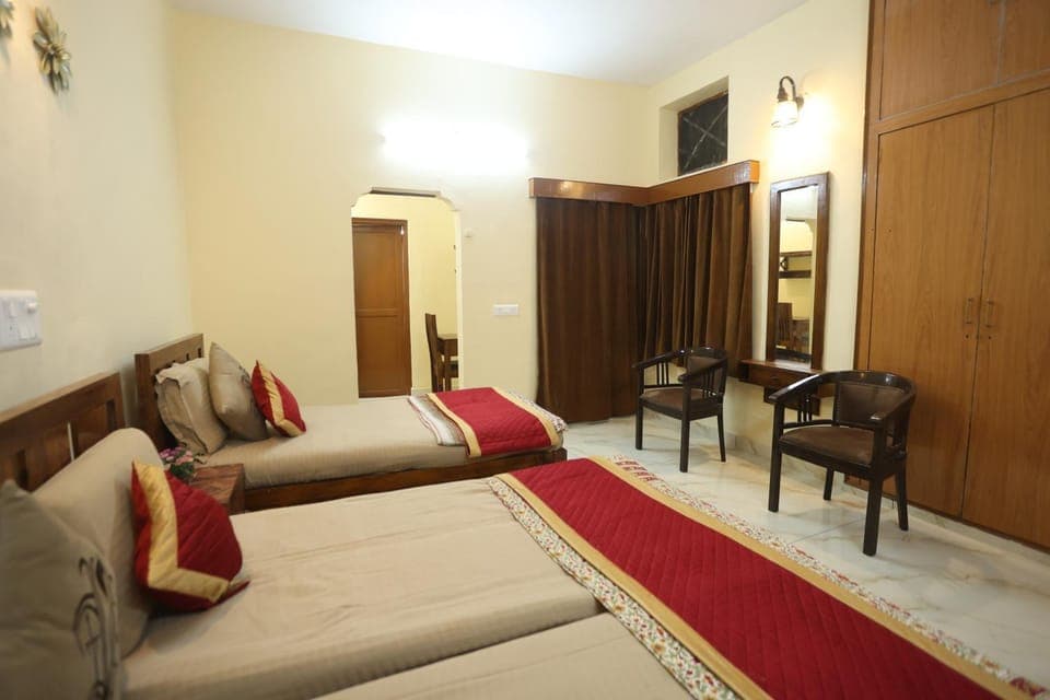 Bed, Living room, Photo of the whole room, Bedroom, wardrobe, air conditioner