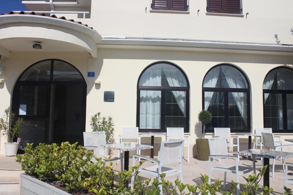 Facade/entrance, Bird's eye view, Floor plan