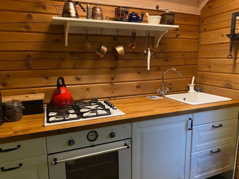 Kitchen or kitchenette, kitchen