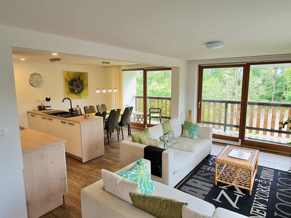 View (from property/room), Balcony/Terrace, Kitchen or kitchenette, Living room, Seating area, Dining area