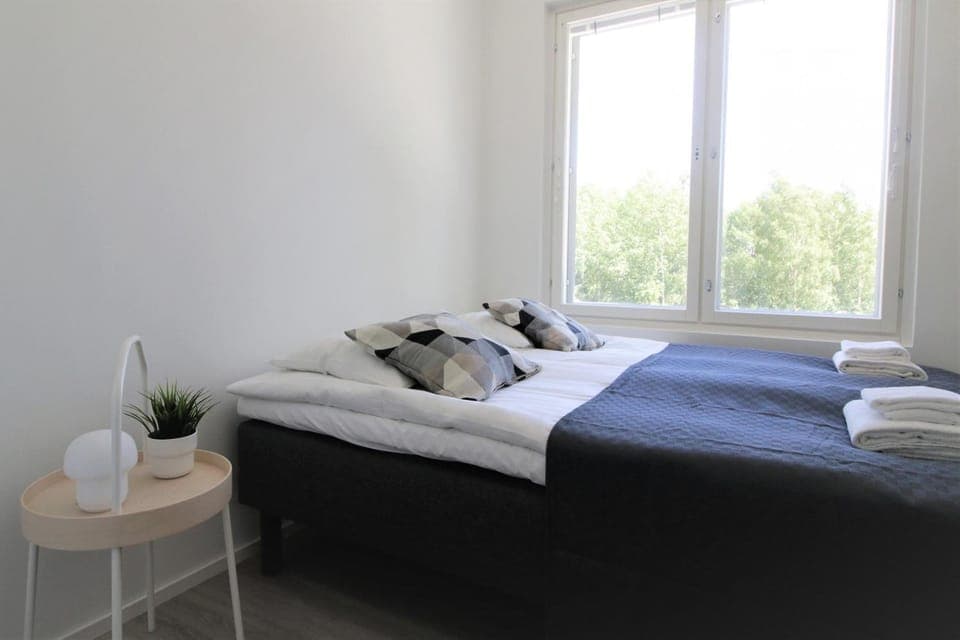 Bed, Bedroom, towels