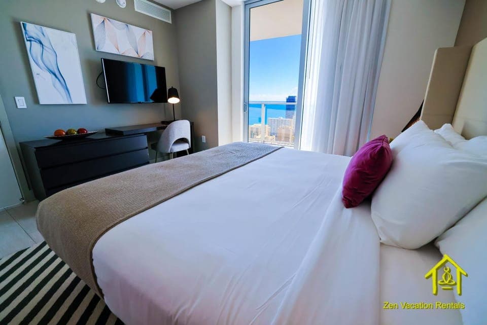 Bed, TV and multimedia, Bedroom