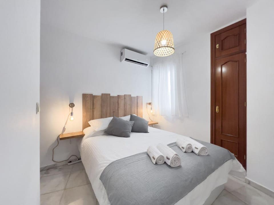 Photo of the whole room, Bedroom, towels, wardrobe, air conditioner