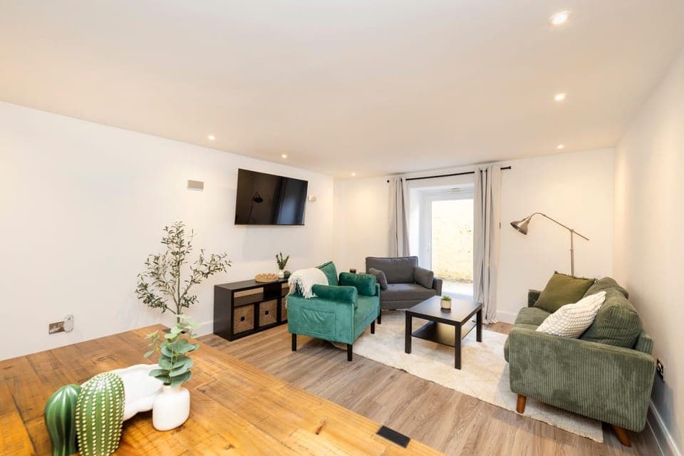 TV and multimedia, Living room, Seating area