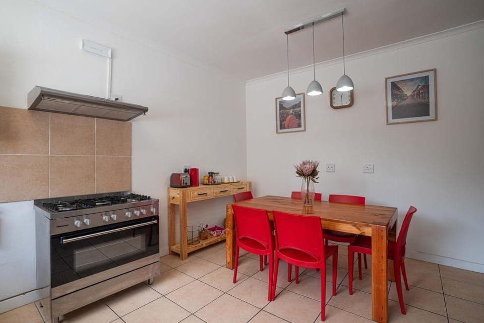 Kitchen or kitchenette, Communal kitchen