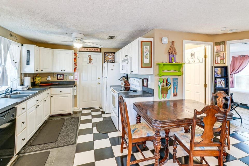 Cozy PCB Cottage ~ 1 Block to Beach! House in Laguna Beach