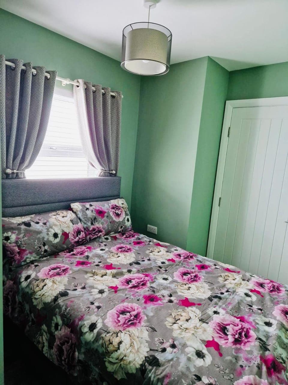 Violet House Apartment in Londonderry