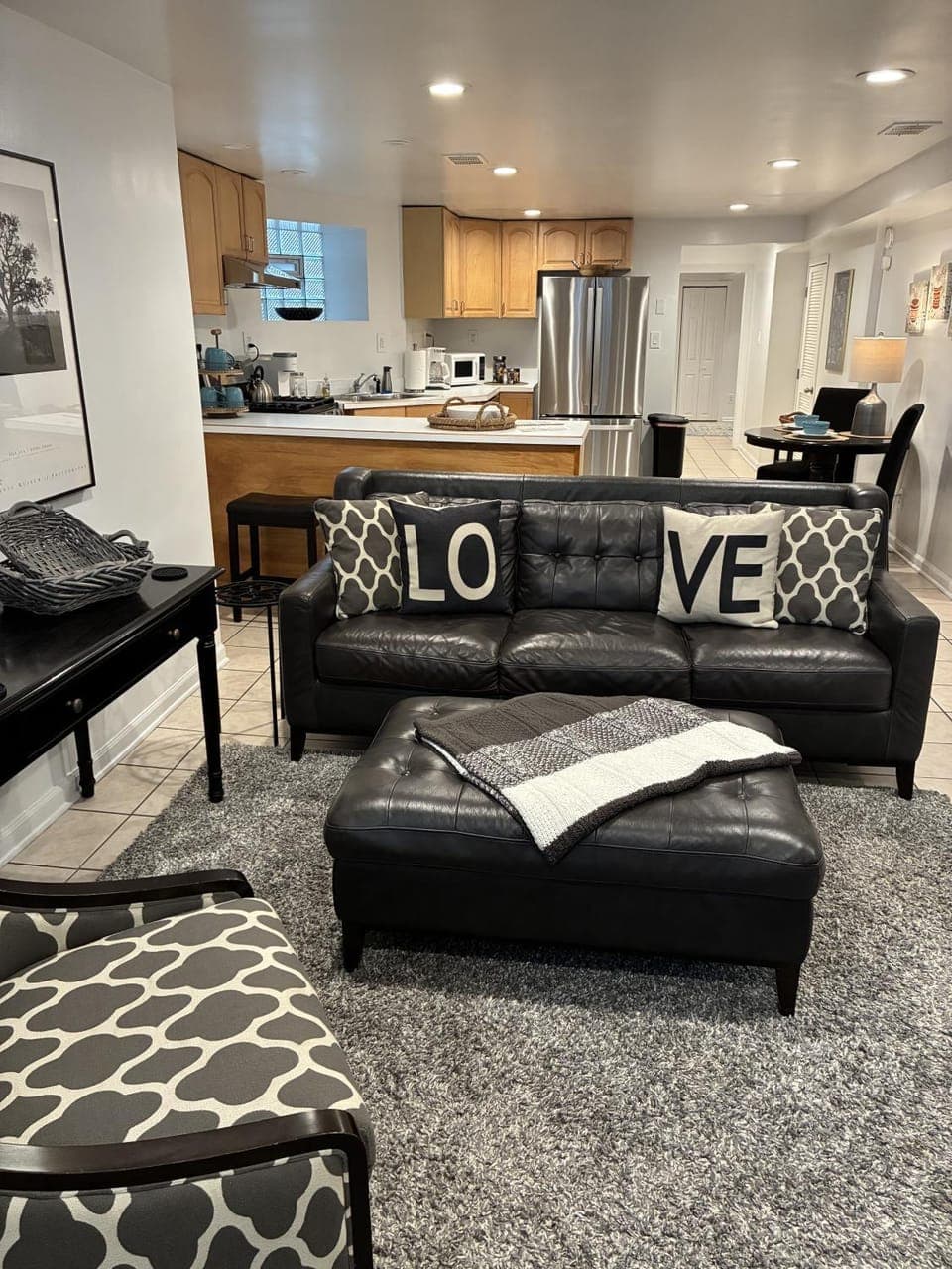 Kitchen or kitchenette, Living room, Seating area, Dining area