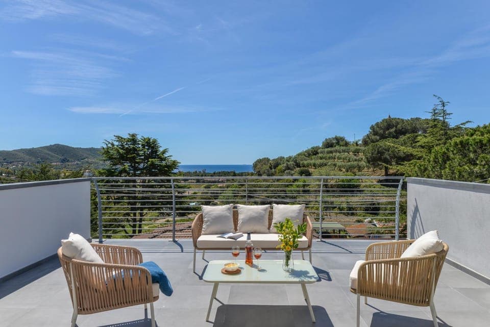 Natural landscape, Balcony/Terrace, Sea view