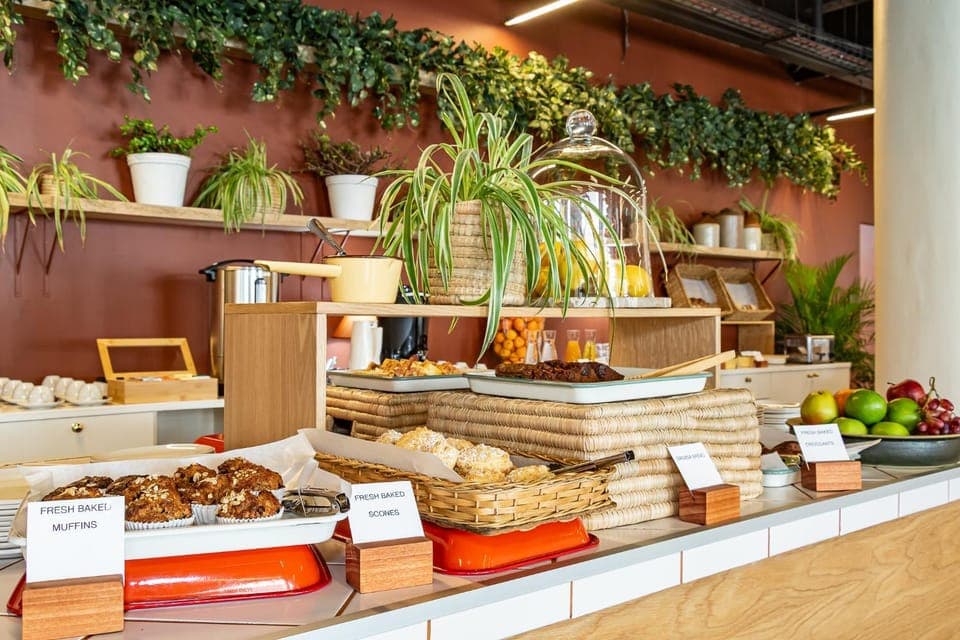 Restaurant/places to eat, Breakfast, Continental breakfast, Buffet breakfast