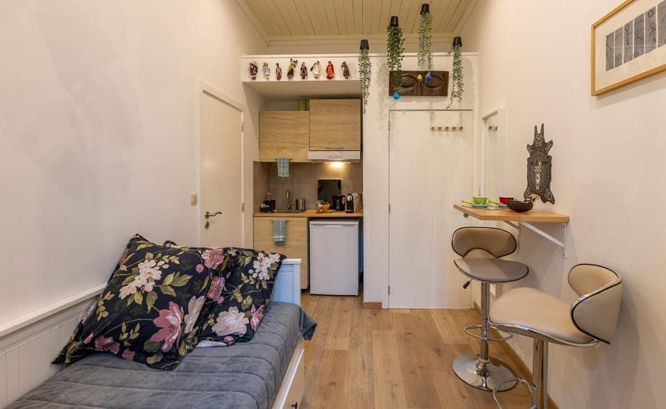 Seating area, Dining area