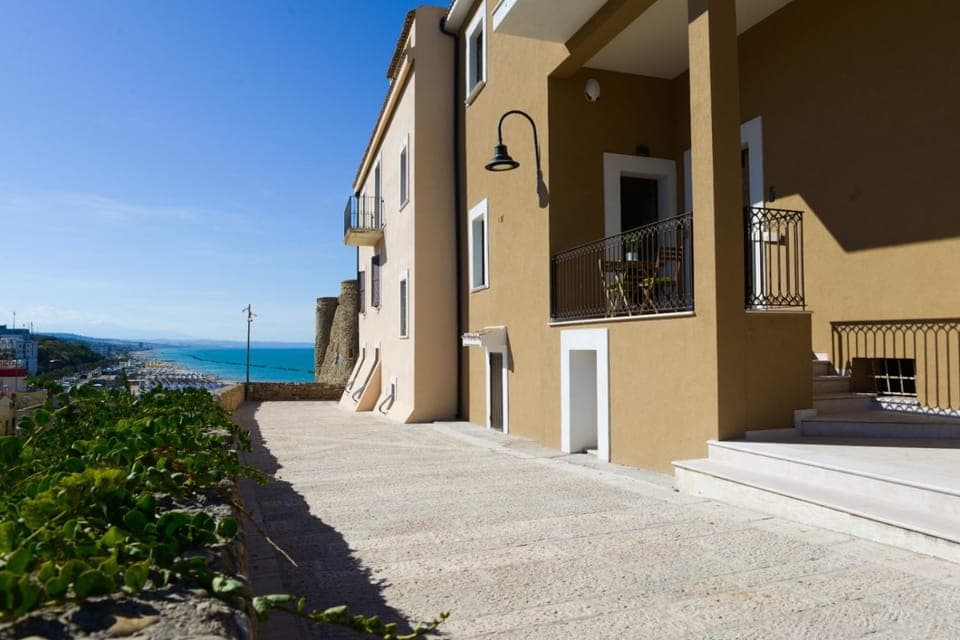 Property building, Neighbourhood