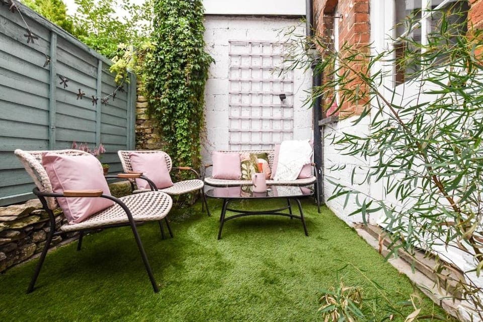 Garden, Seating area, Garden view