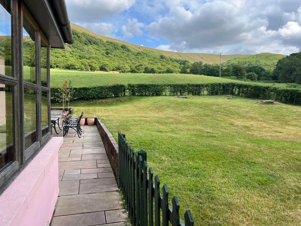 Property building, Patio, Natural landscape, Garden, Balcony/Terrace, kitchen