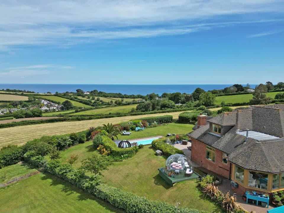 Property building, Nearby landmark, Natural landscape, Garden view, Pool view, Sea view