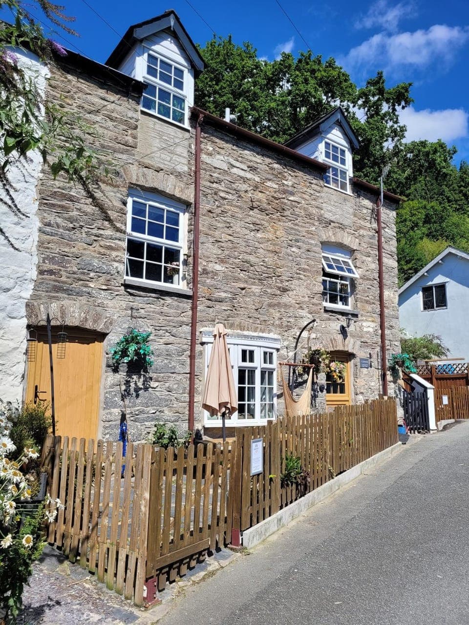 Property building, Day, Neighbourhood, Street view