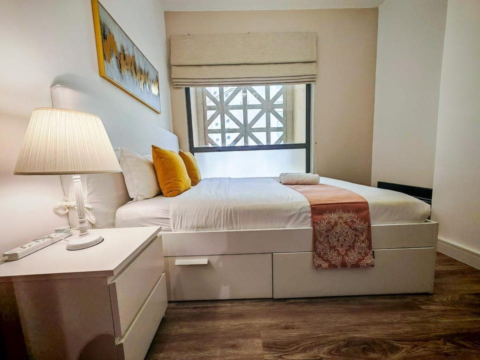 Photo of the whole room, Bedroom, towels